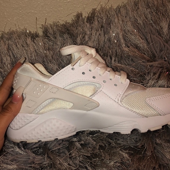Nike Shoes - Nike Huarache run